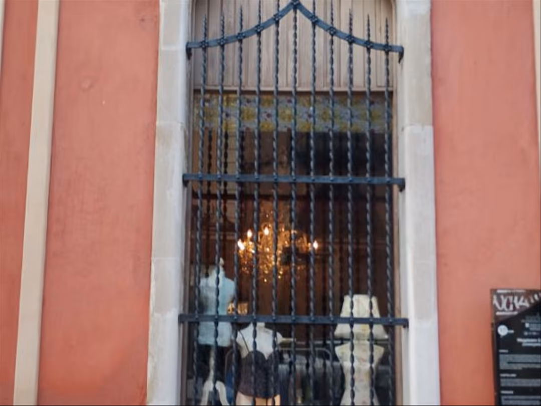 Local comercial en  Plaça de Mossèn Jacint Verdaguer 18 - Foto 2