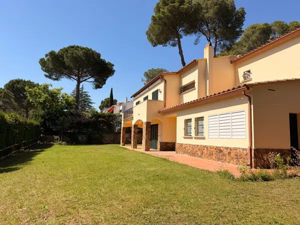 Casa o chalet independiente en Calle de la Muga, 13 - Foto 1