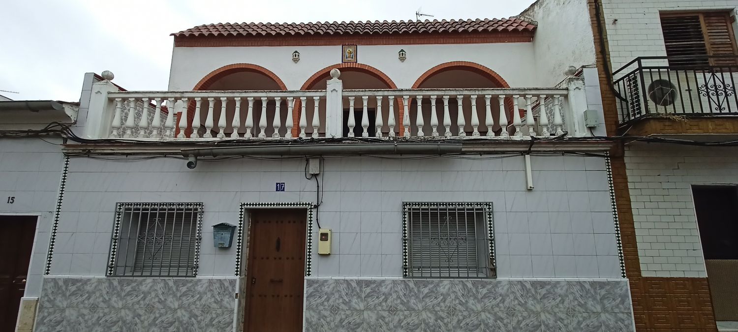 Chalet adosado en Avenida de la Constitucion, 17 - Foto 2