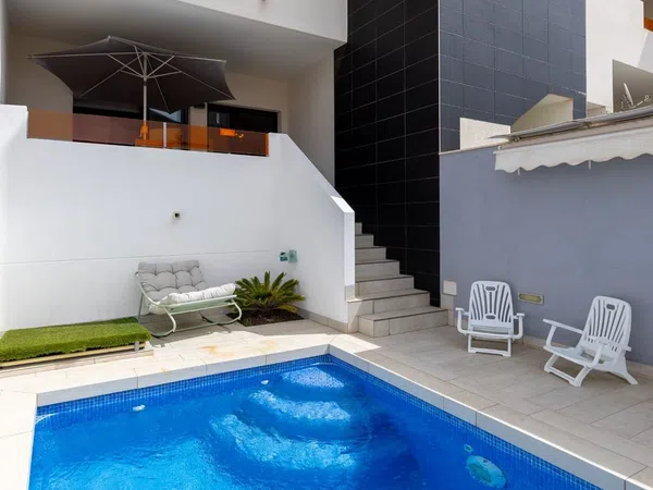 Chalet adosado en Calle Lago Bañolas, 642 - Foto 1