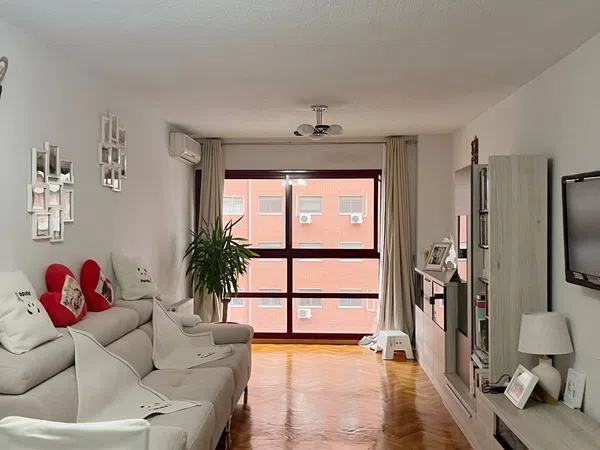 Piso en calle Rutilo, 11