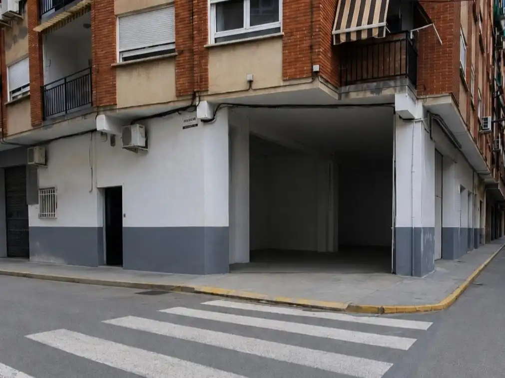 Local comercial en  Carrer de Ramón y Cajal 30 - Foto 2