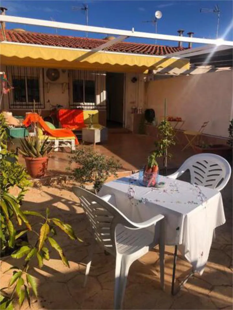 Chalet en calle los nardos 20