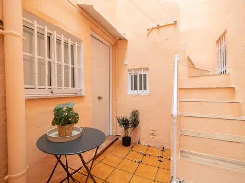 Estudio en calle de las Moquetas, 26