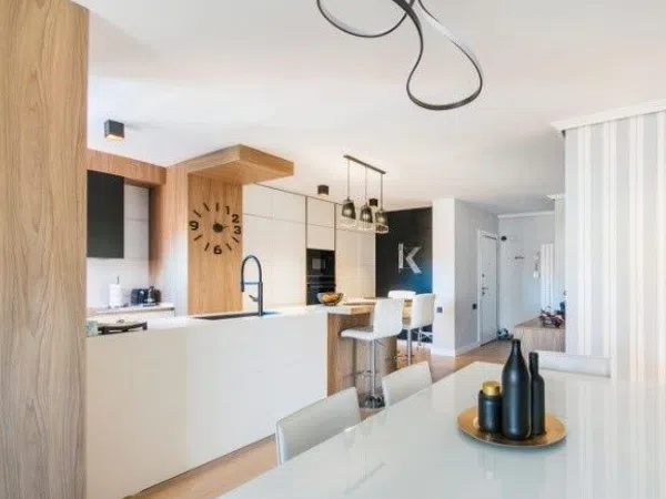 Piso en calle de Santiago de Compostela, 28