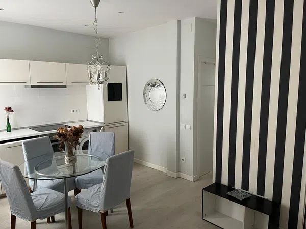 Piso en calle de Menorca, 21