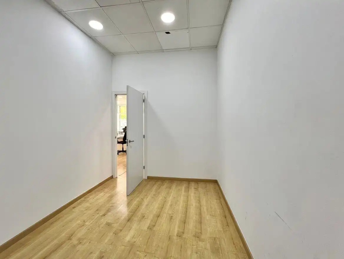 Local comercial en  Carrer SARAJEVO - Foto 11
