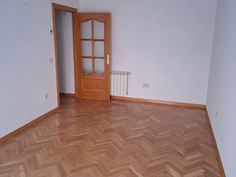 Piso en calle de Molina, 25