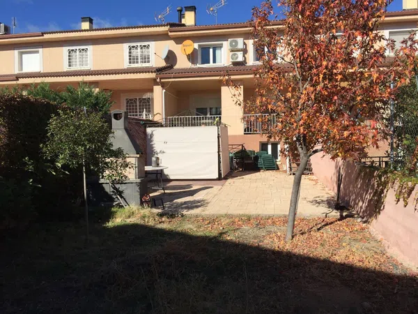 Chalet adosado en Calle Colmenar del Arroyo, 12 - Foto 1