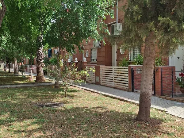 Chalet adosado en Avenida de las Ciencias - Foto 2