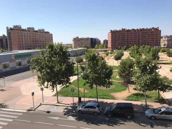 Piso en calle Cardenal Vicente Enrique y Tarancon, 13