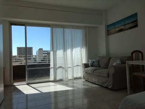 Estudio en calle Poeta Vila y Blanco, 4