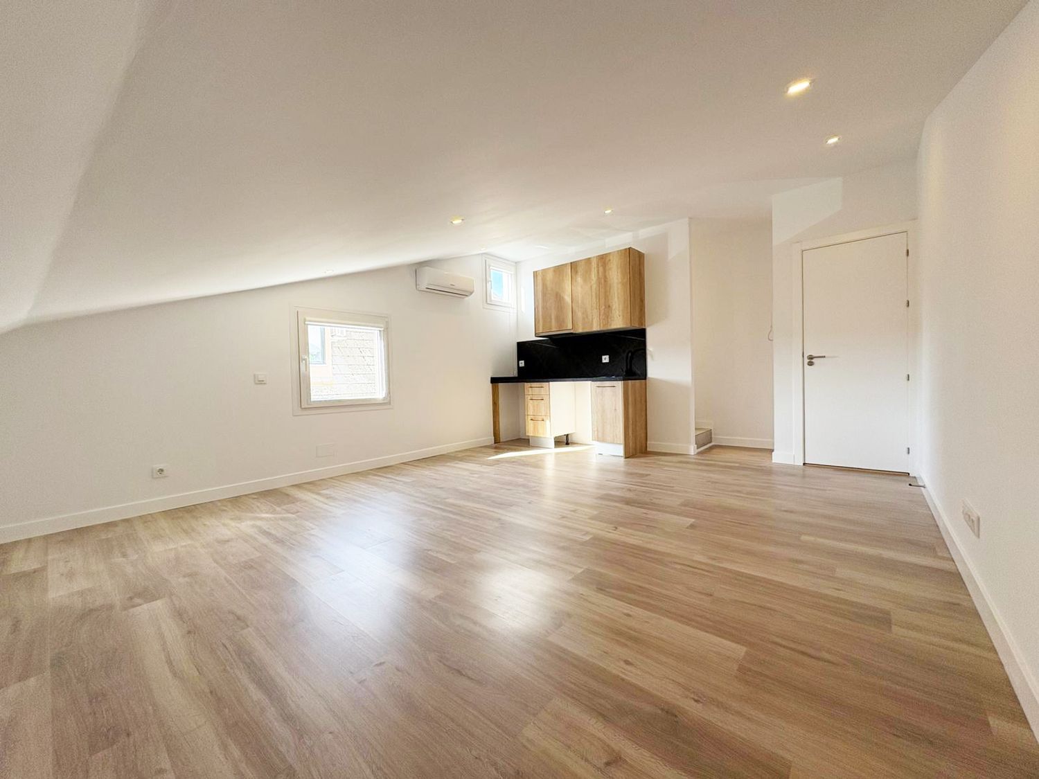 Estudio en plaza de los Cuatro Caños, 4 - Foto 1