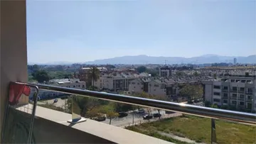 Piso en Juan de Borbon - Foto 1