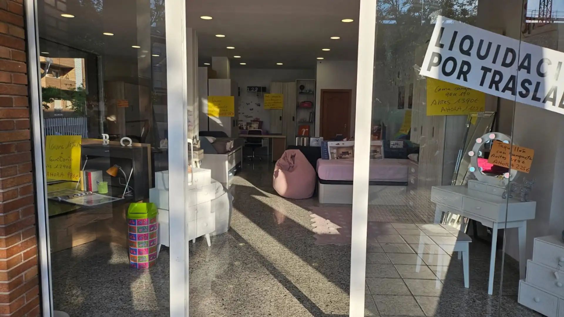 Local comercial en  Passeig del Camp del Roure 54 - Foto 3