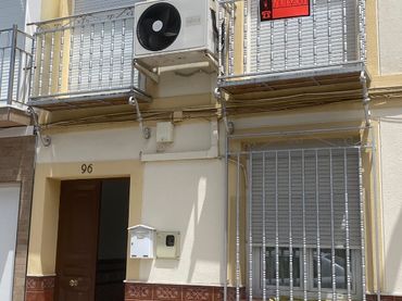 Casa adosada en  Avenida de la Constitución 96 - Foto 1