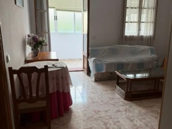 Piso en calle de la Reina Maria Cristina, 24 - Foto 1