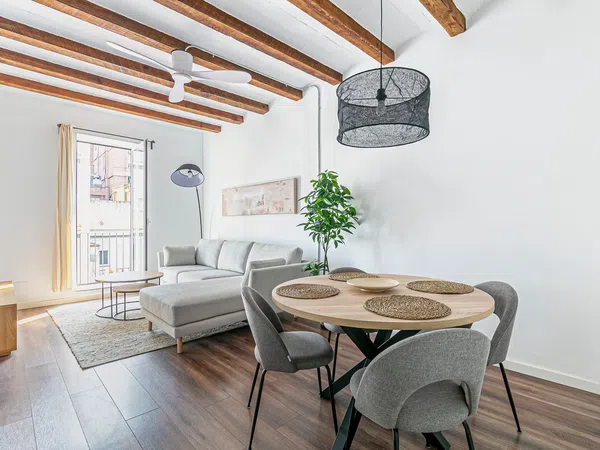 Piso en calle de Catalina Suárez, 25