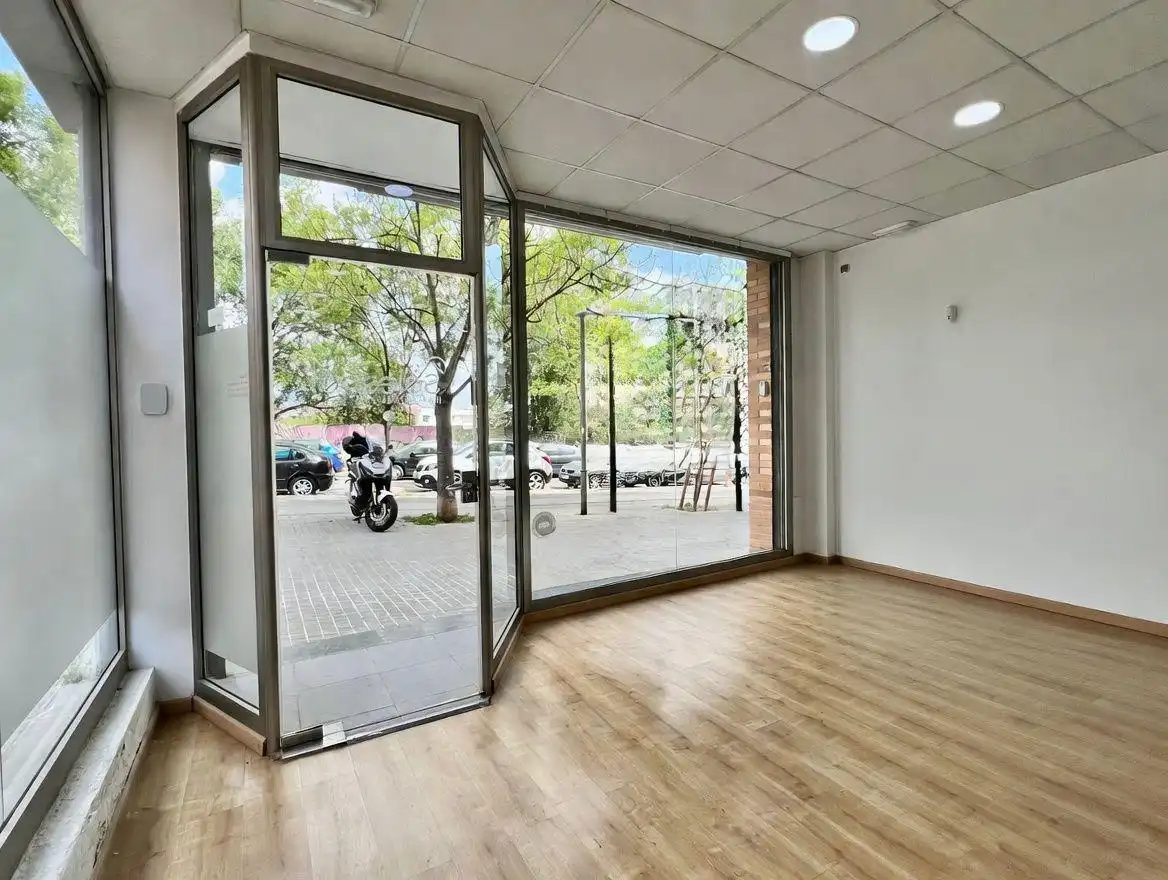 Local comercial en  Carrer SARAJEVO - Foto 2