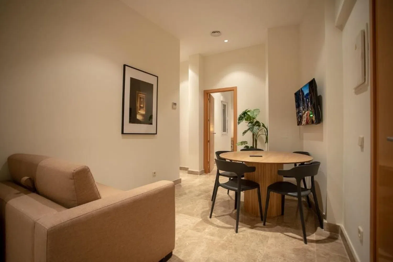 Piso en calle del mesón de paredes, 3 - Foto 2