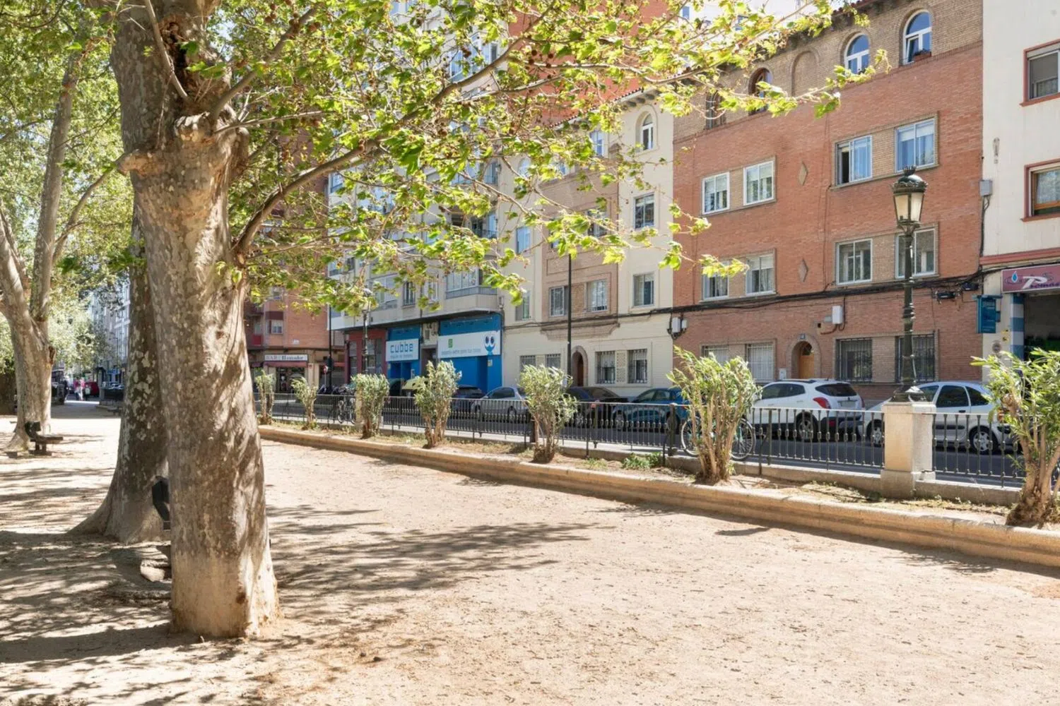 Piso en via de Ramón Pignatelli, 51 - Foto 2