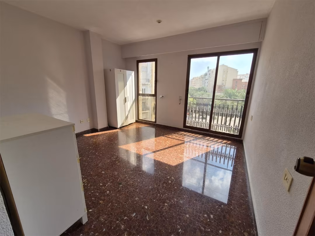 Piso en  Avinguda del Regne de València 37 - Foto 2