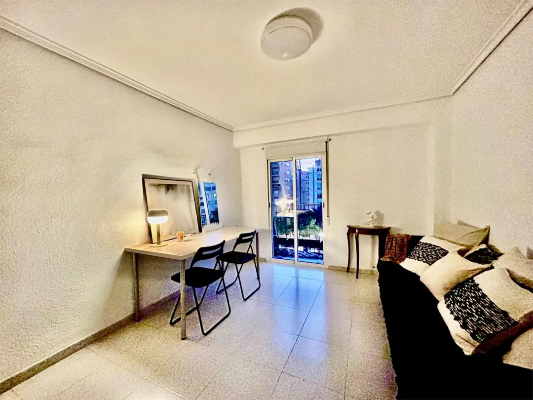 Piso en  Plaça Manuel Sanchís Guarner 13 - Foto 2