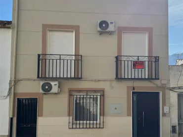Casa adosada en  Calle Alhorí 19 - Foto 1