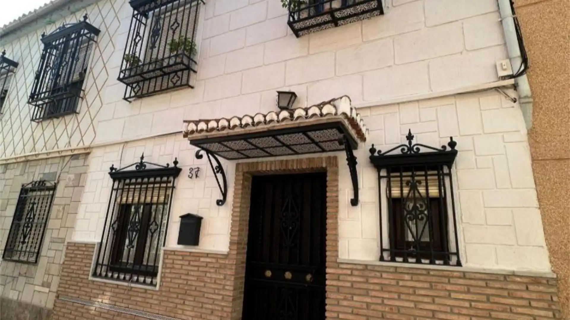 Casa adosada en  Calle Santa Herminia 37 - Foto 1