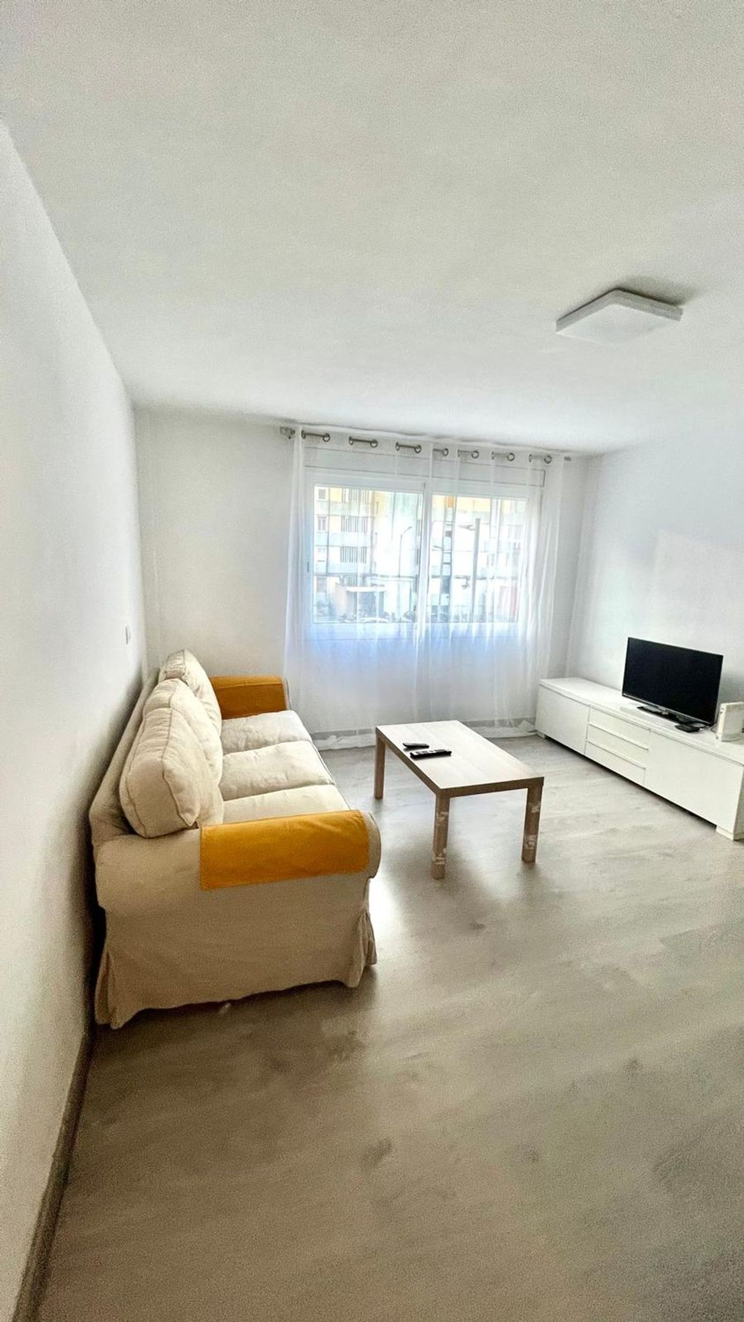 Piso en Avenida Mare de Déu de Bellvitge, Bellvitge - Foto 2