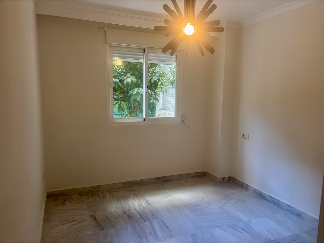 Planta baja en  Avenida Príncipe Salman 15 - Foto 3