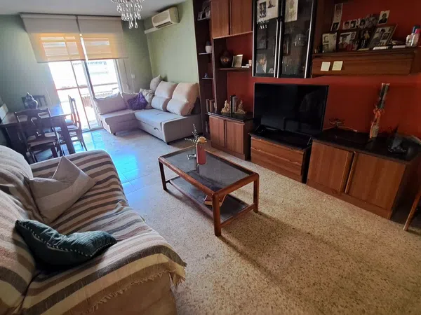 Piso en calle Casarabonela, 1