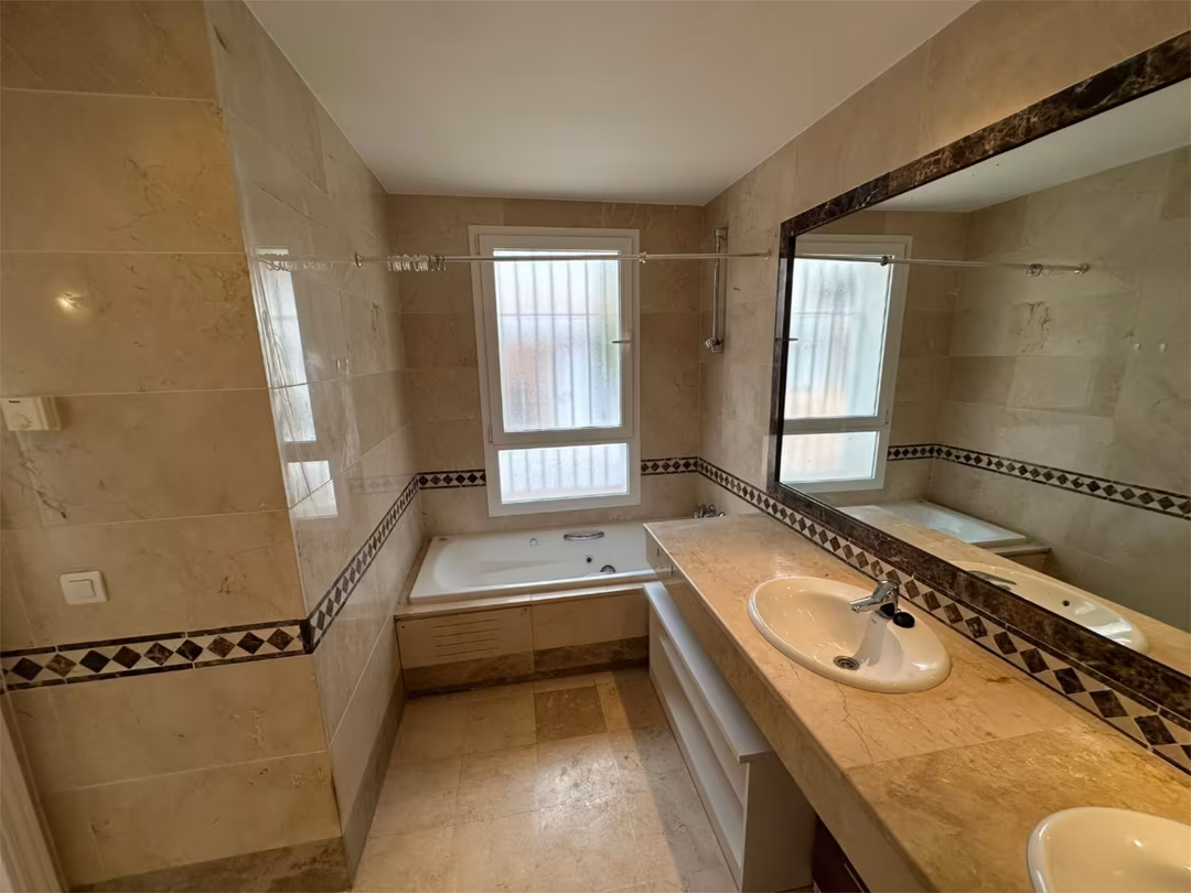 Casa adosada en  Urbanización Aloha Lake 20 - Foto 18