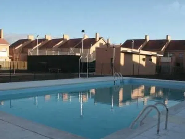 Chalet adosado en Calle Sabinares del Arlanza, 146 - Foto 1