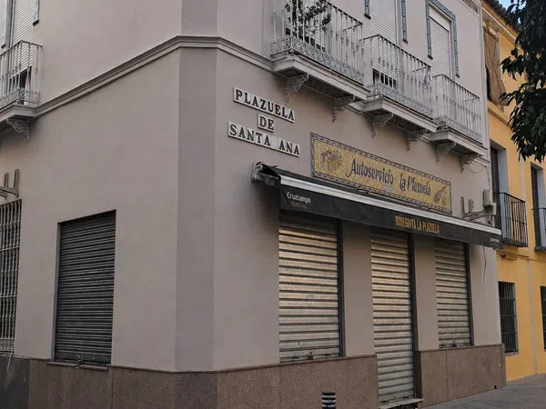 Local en Calle Rodrigo de Triana, 83, Calle Betis - Pagés del Corro - Foto 1