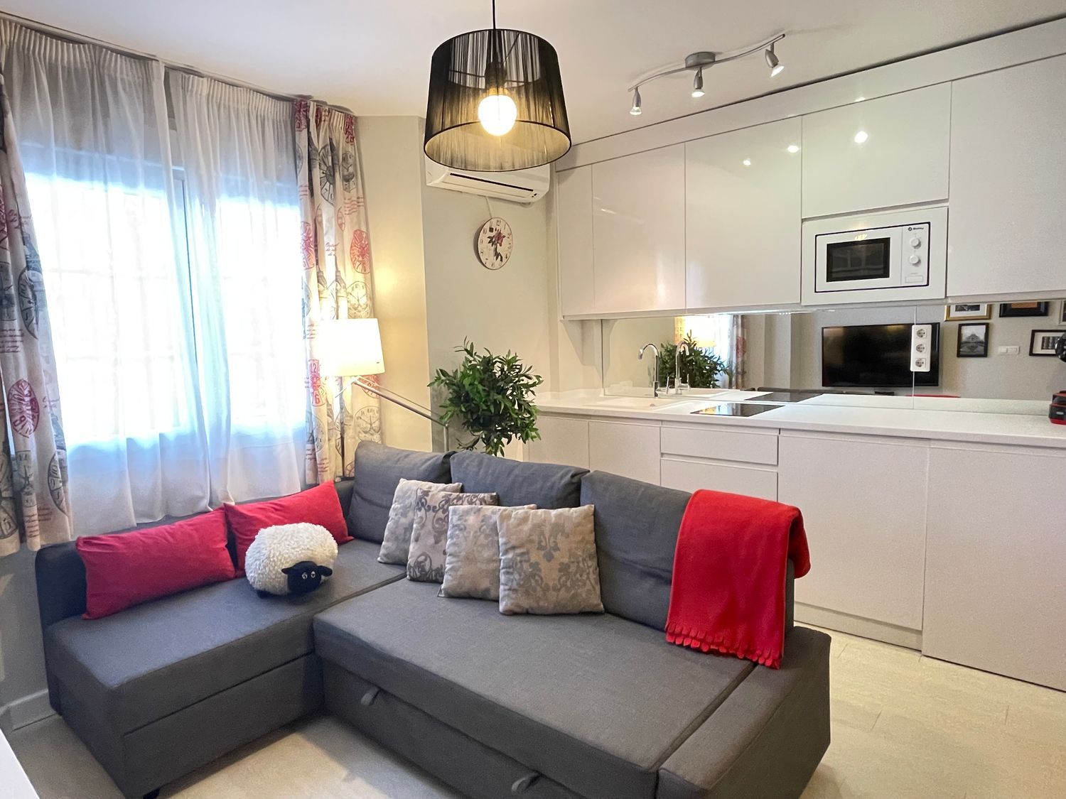 Estudio en avenida Juan Sebastián Elcano, 110