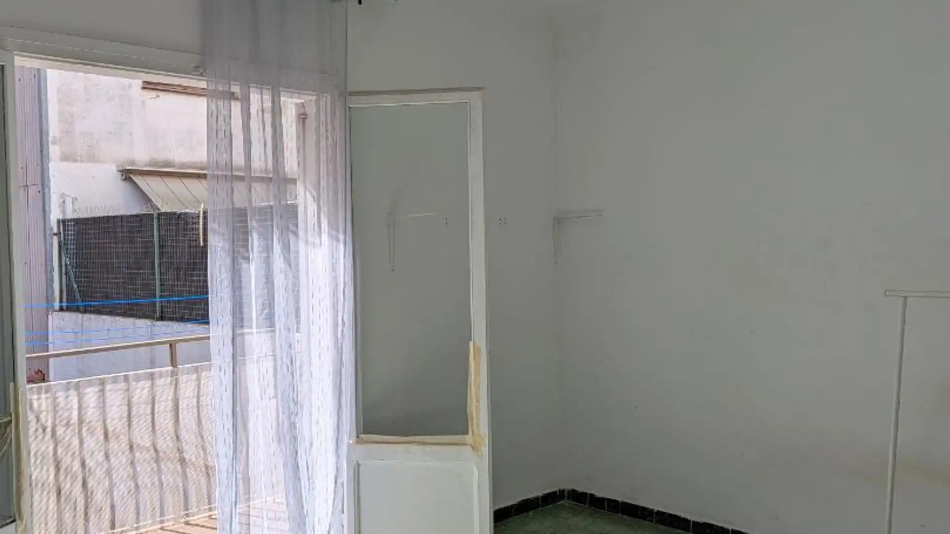 Piso en  Carrer de Pere Riudor 16 - Foto 3