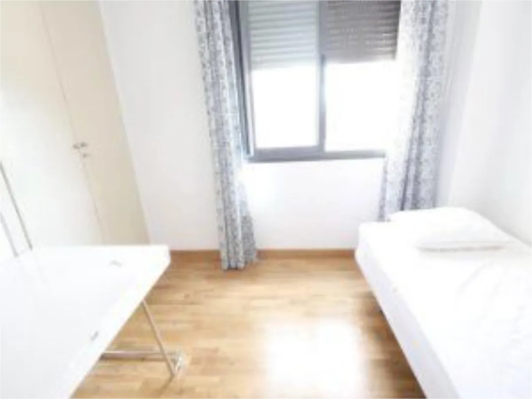 Piso en  Avenida Concejal Alberto Jiménez-Becerril 24 - Foto 5