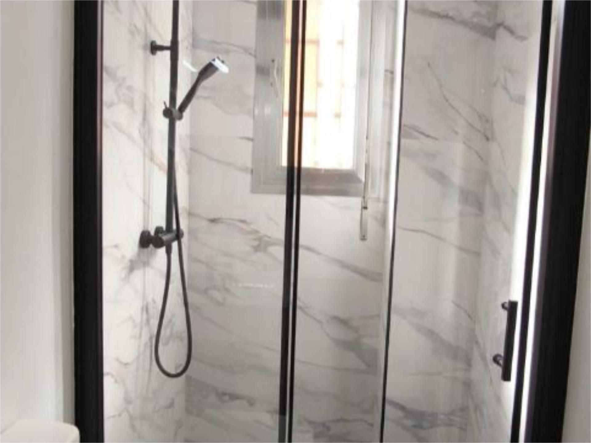 Piso en  Calle de Eugenia de Montijo 80 - Foto 6