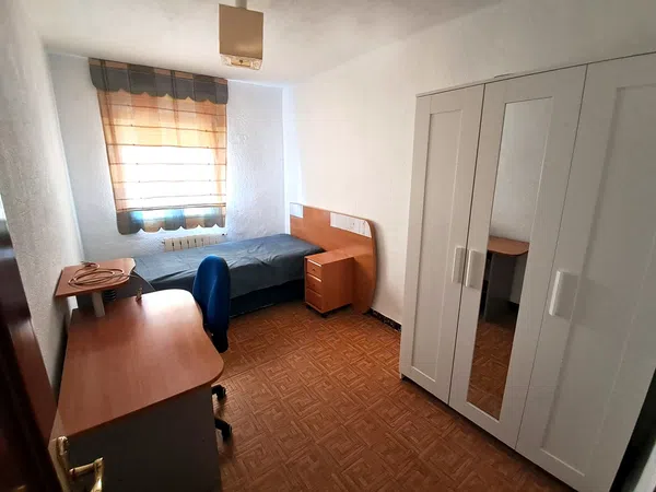 Piso en Reyes Católicos - Foto 4