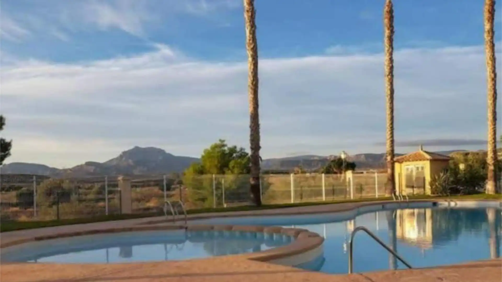 Casa adosada en  Carrer del Ressol 5 - Foto 1