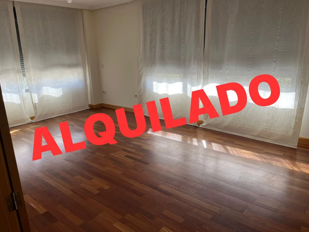 Piso en calle Acera Fuente de la Salud 4