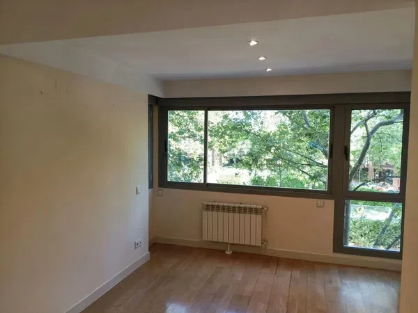 Piso en calle de Caleruega, 90