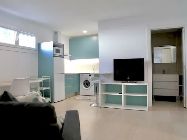 Estudio en avenida de espalda, 1