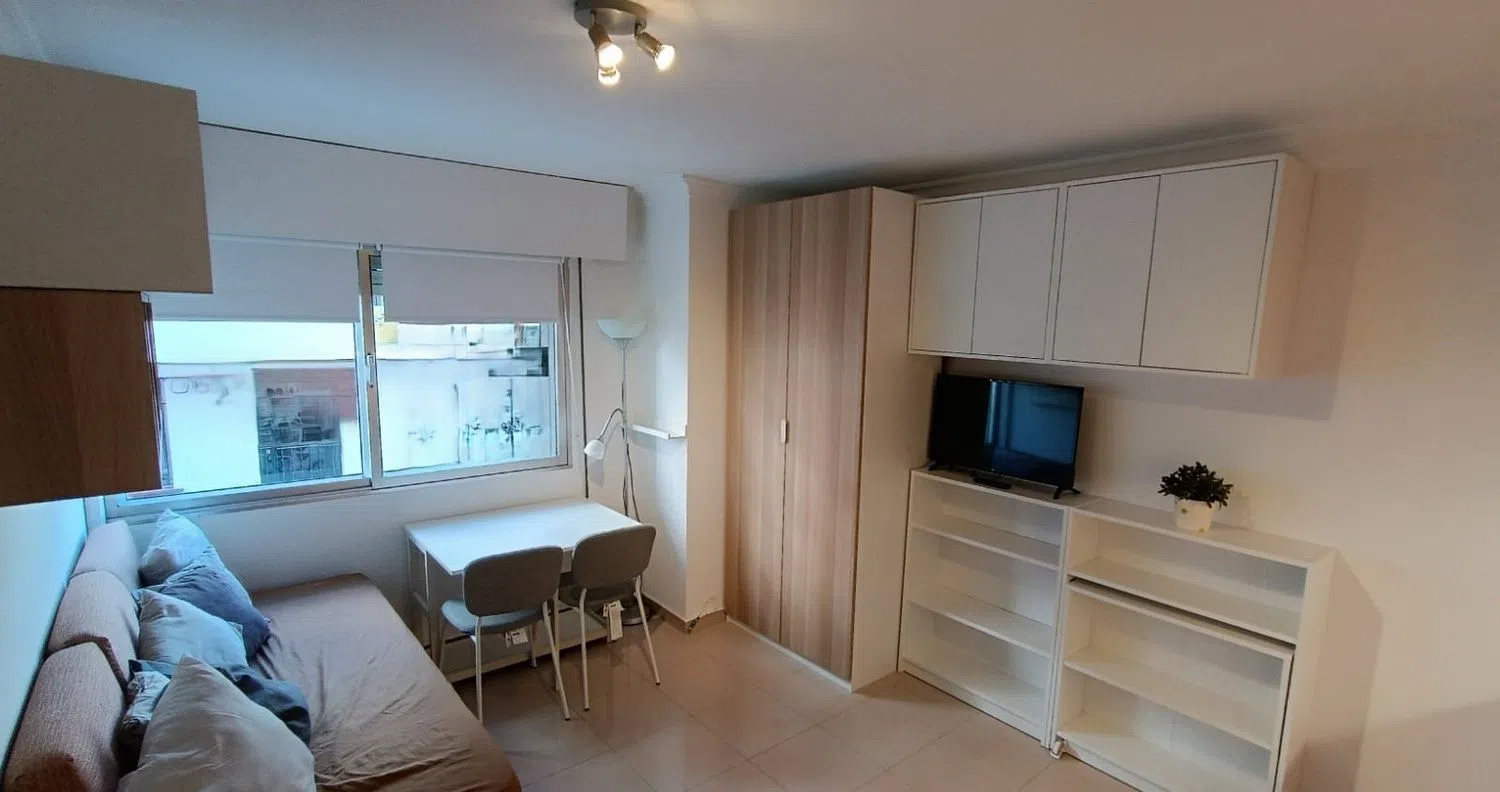 Estudio en calle la Regente, 5 - Foto 1