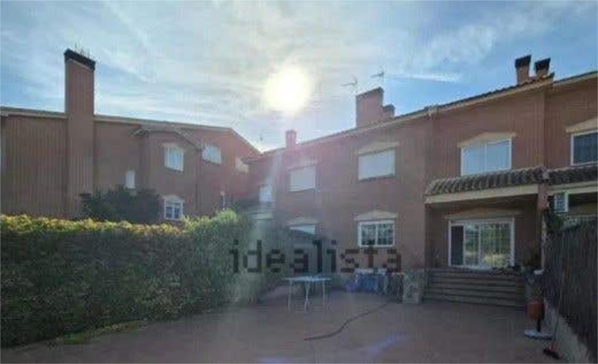 Casa adosada en Villanueva de la Cañada - Foto 2