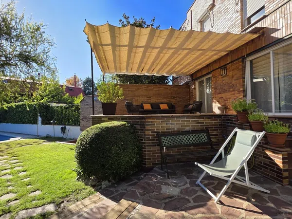 Chalet pareado en avenida de Logroño, 40