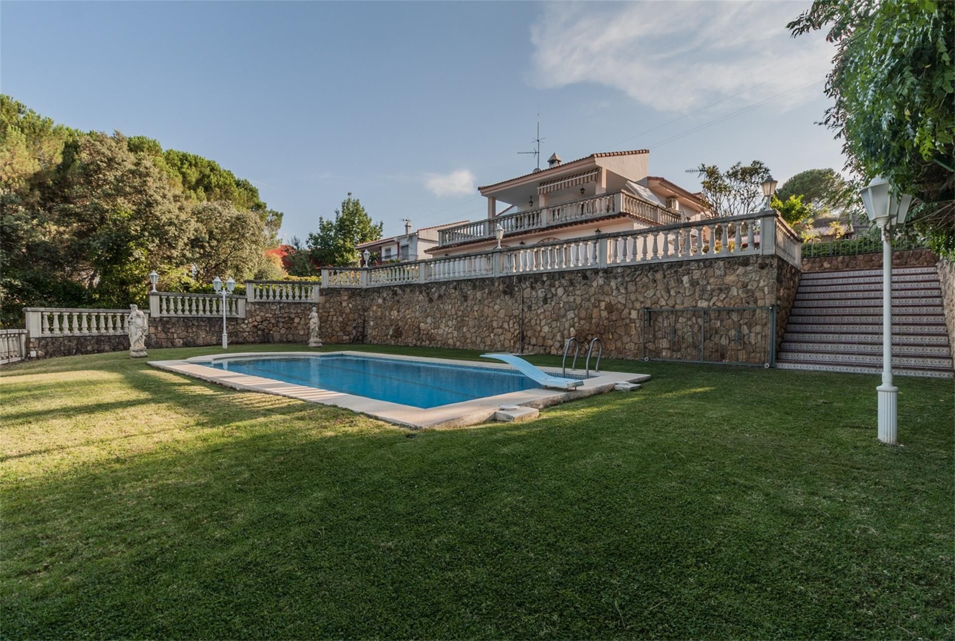 Planta baja en  Avenida Bellavista 25