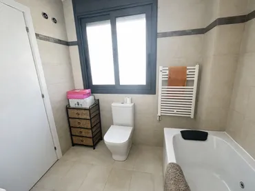 Casa adosada en  Carrer Mossèn Cinto Verdaguer 10 - Foto 12