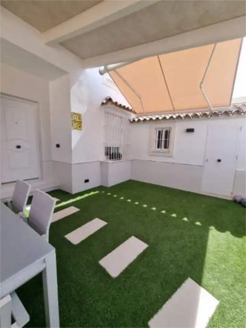 Chalet en Urbanización la atalaya - Foto 3